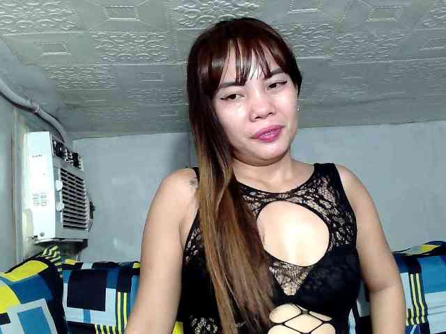 SweetKittyx22 webcam