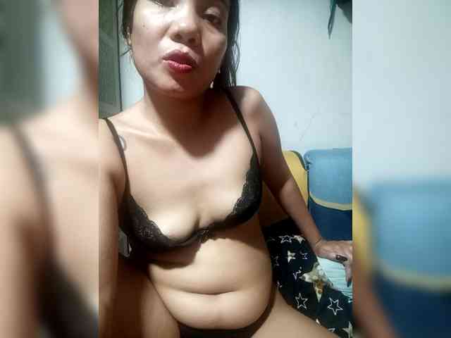 SweetKittyx22 webcam