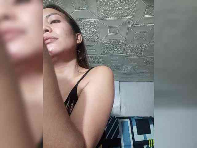 SweetKittyx22 webcam