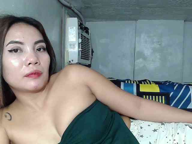 SweetKittyx22 webcam