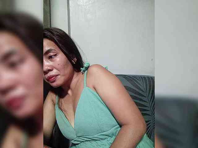 SweetKittyx22 webcam