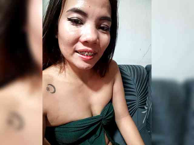 SweetKittyx22 webcam