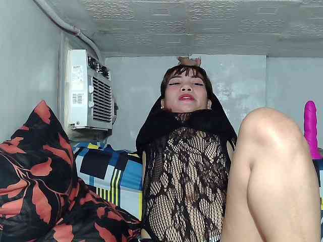 SweetKittyx22 webcam