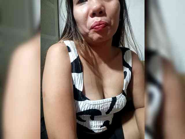 SweetKittyx22 webcam