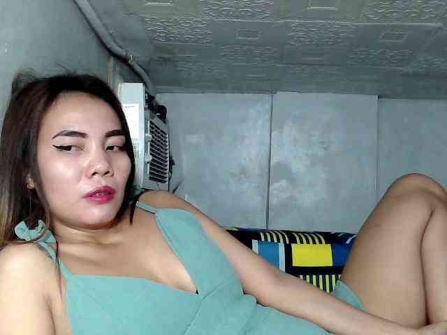 SweetKittyx22 webcam