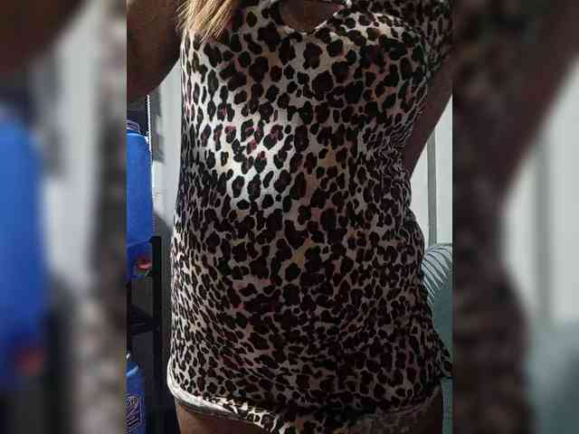 SweetKittyx22 webcam