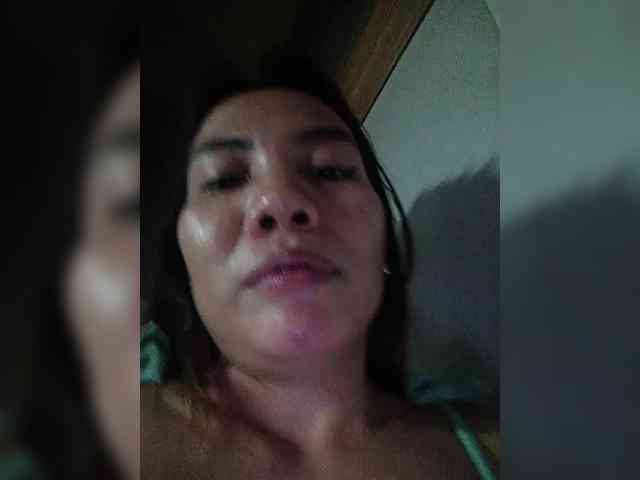 SweetKittyx22 webcam