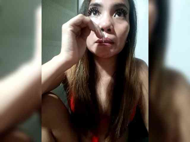 SweetKittyx22 webcam