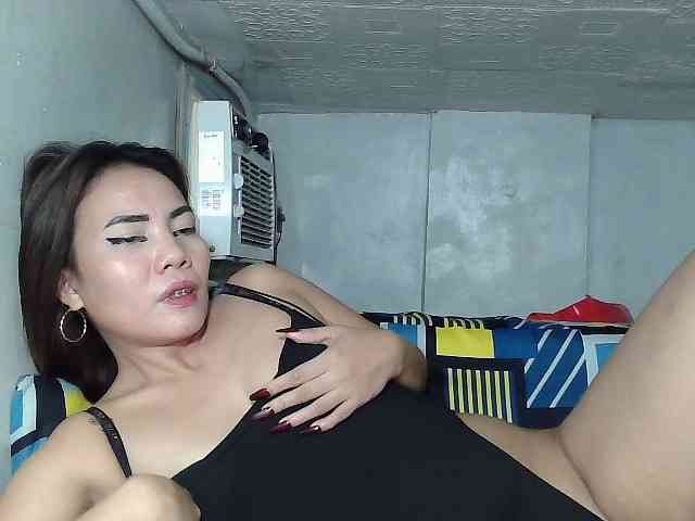 SweetKittyx22 webcam