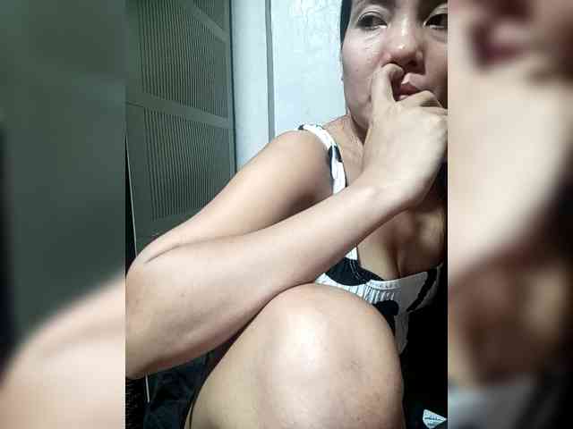 SweetKittyx22 webcam