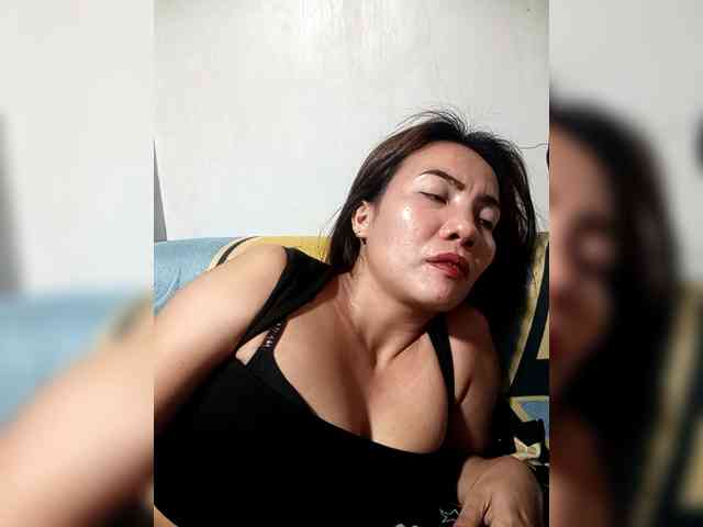 SweetKittyx22 webcam