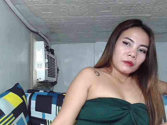 SweetKittyx22 webcam