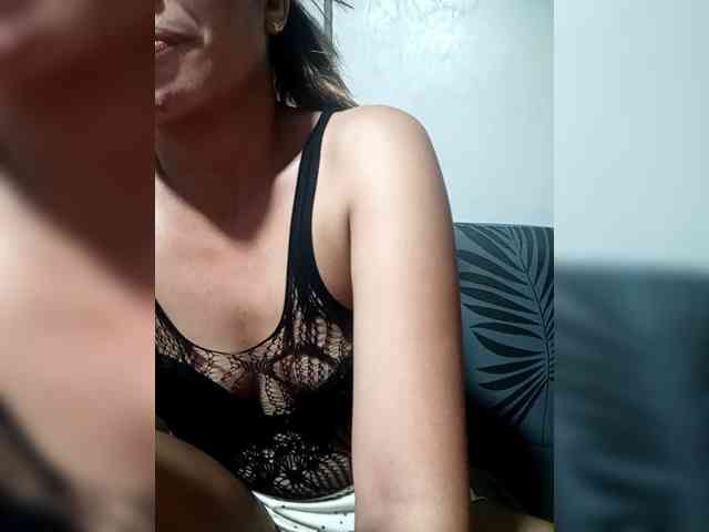 SweetKittyx22 webcam