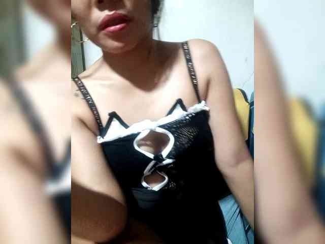 SweetKittyx22 webcam