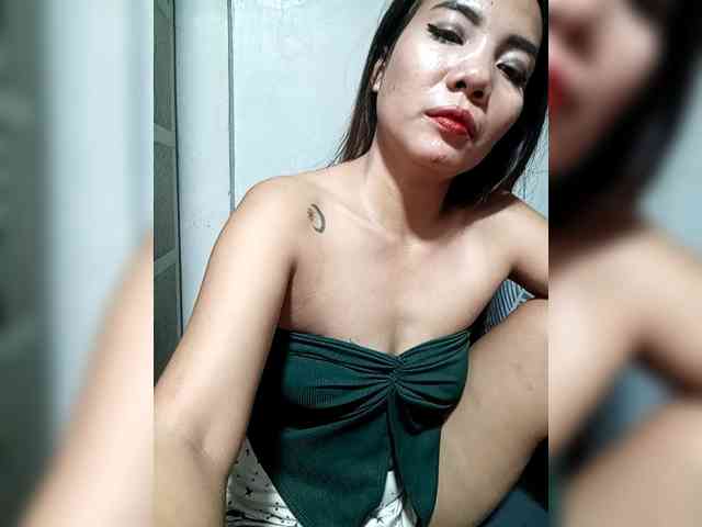 SweetKittyx22 webcam