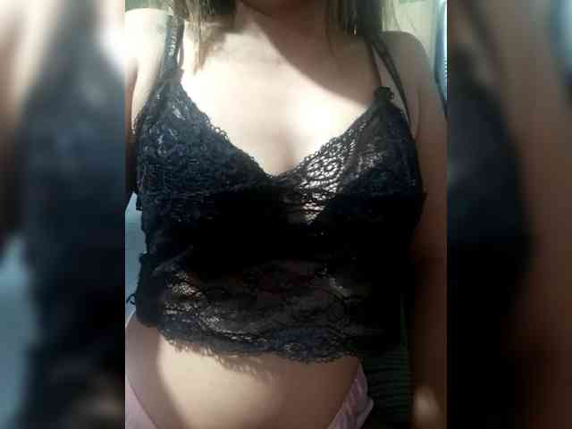 SweetKittyx22 webcam