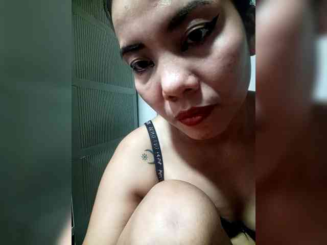 SweetKittyx22 webcam