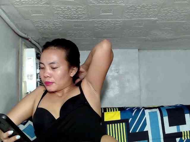 SweetKittyx22 webcam