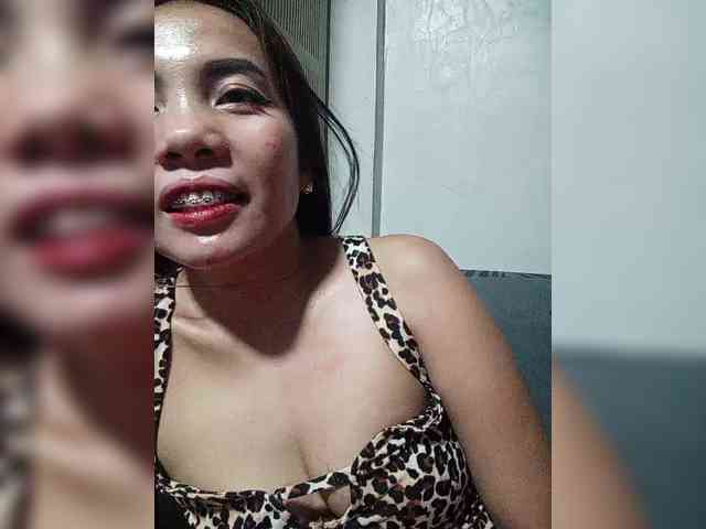 SweetKittyx22 webcam