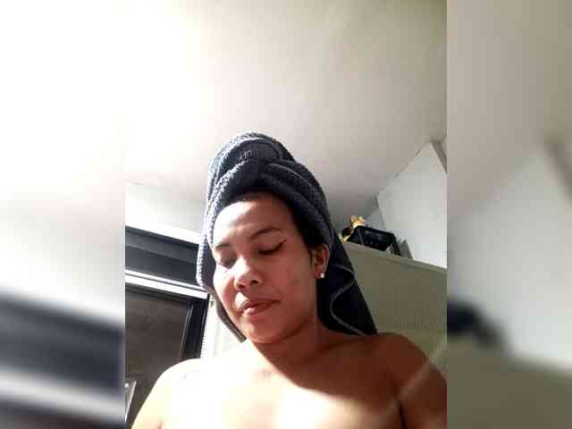 SweetKittyx22 webcam