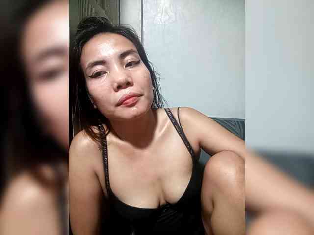 SweetKittyx22 webcam