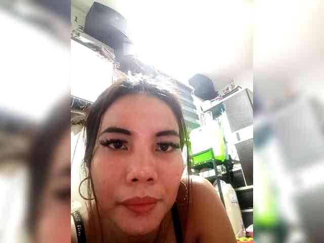 SweetKittyx22 webcam