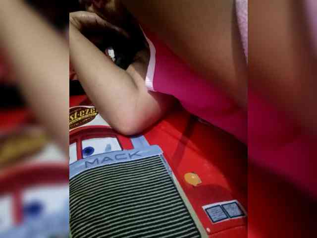 SweetKittyx22 webcam