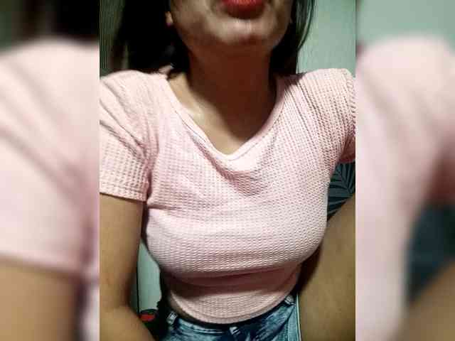 SweetKittyx22 webcam