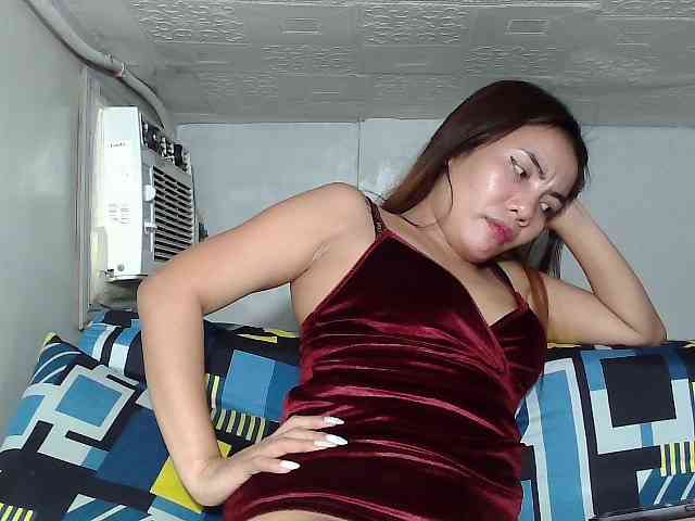 SweetKittyx22 webcam