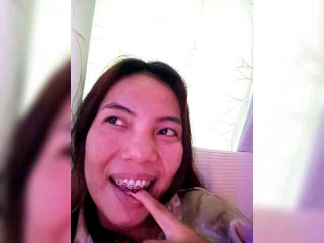 SweetKittyx22 webcam