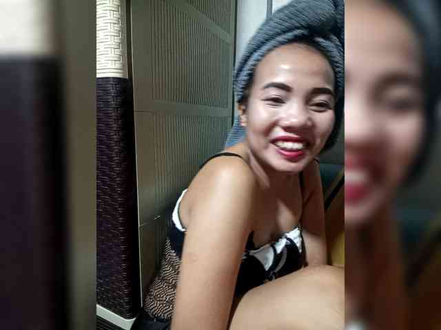 SweetKittyx22 webcam