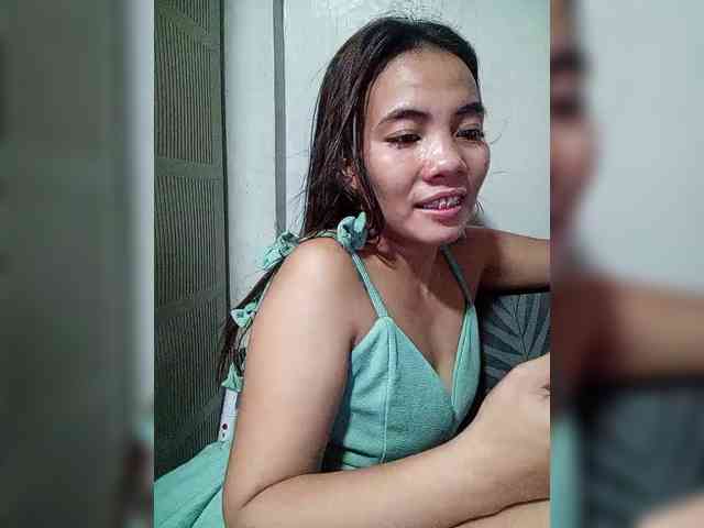 SweetKittyx22 webcam