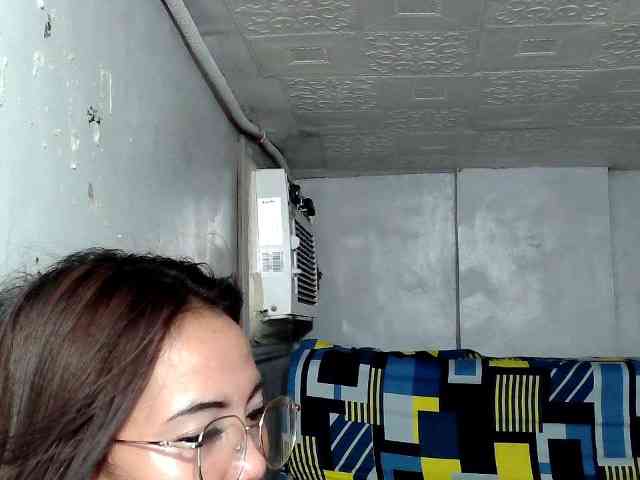 SweetKittyx22 webcam