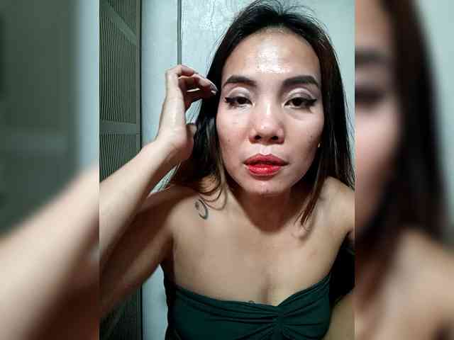 SweetKittyx22 webcam