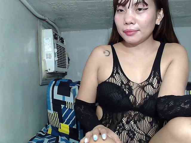 SweetKittyx22 webcam