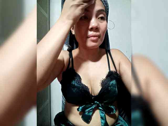 SweetKittyx22 webcam