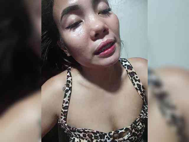 SweetKittyx22 webcam