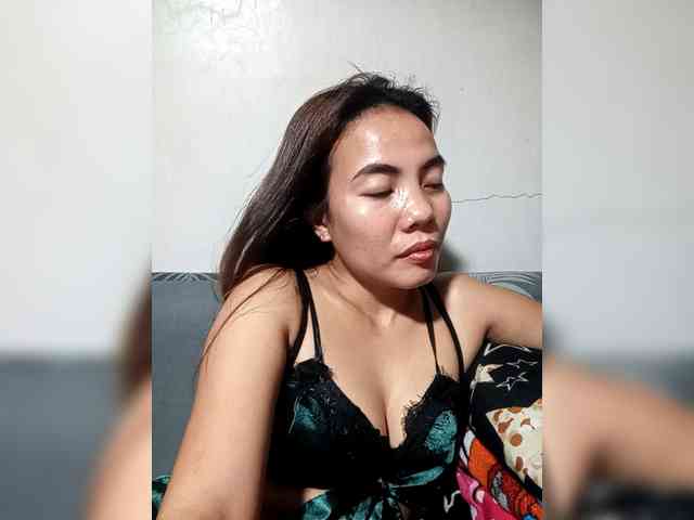 SweetKittyx22 webcam