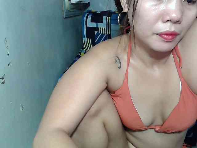 SweetKittyx22 webcam