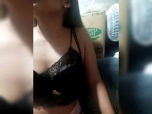 SweetKittyx22 webcam