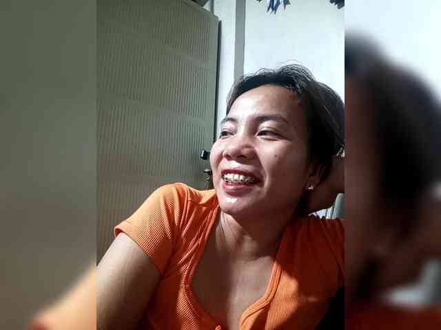 SweetKittyx22 webcam