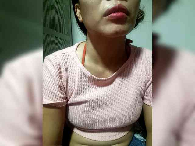 SweetKittyx22 webcam