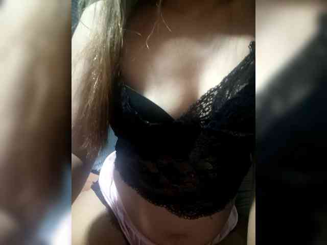 SweetKittyx22 webcam