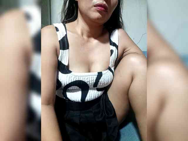 SweetKittyx22 webcam