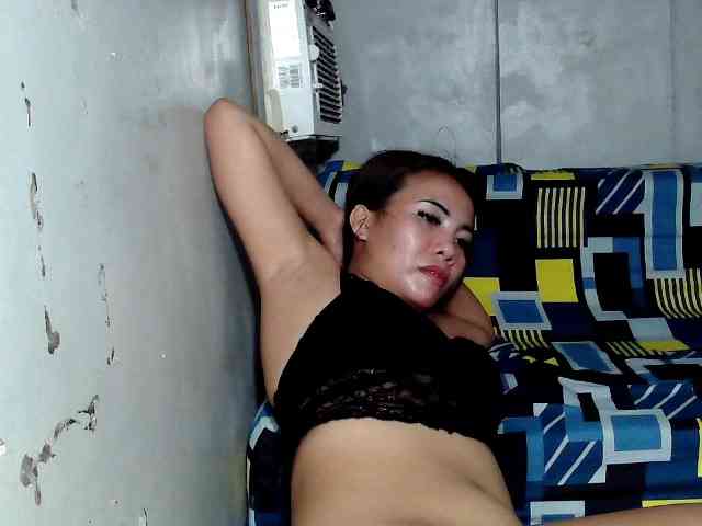 SweetKittyx22 webcam