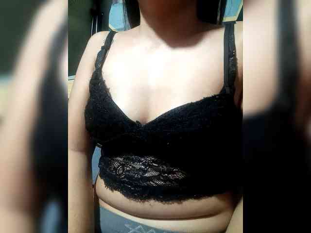 SweetKittyx22 webcam