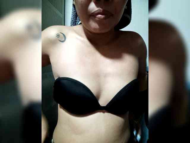 SweetKittyx22 webcam