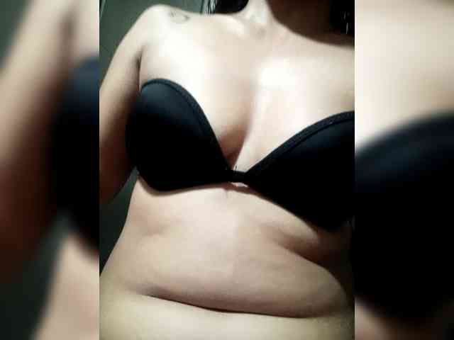 SweetKittyx22 webcam