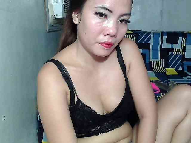 SweetKittyx22 webcam