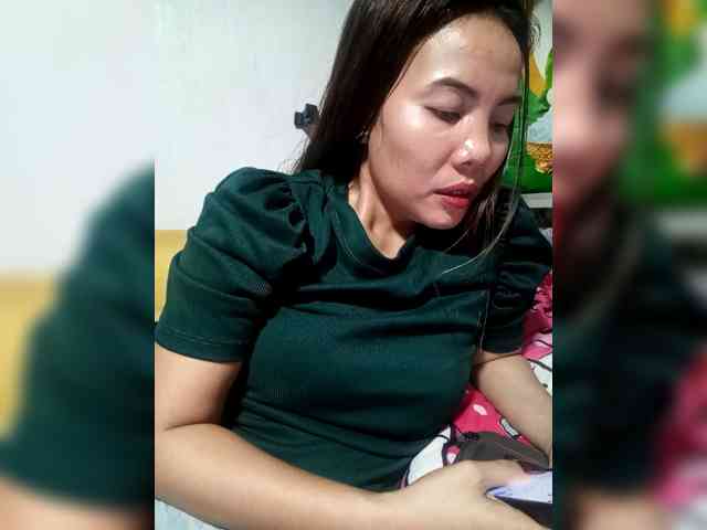 SweetKittyx22 webcam